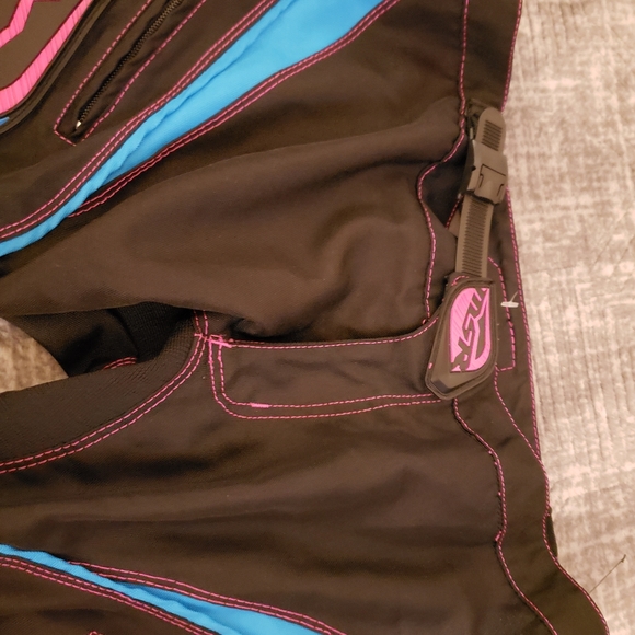 MRS Gem Over the Boot MX Convertible 2 in 2 pants/shorts.Black/Pink Womens Pants - Picture 11 of 16